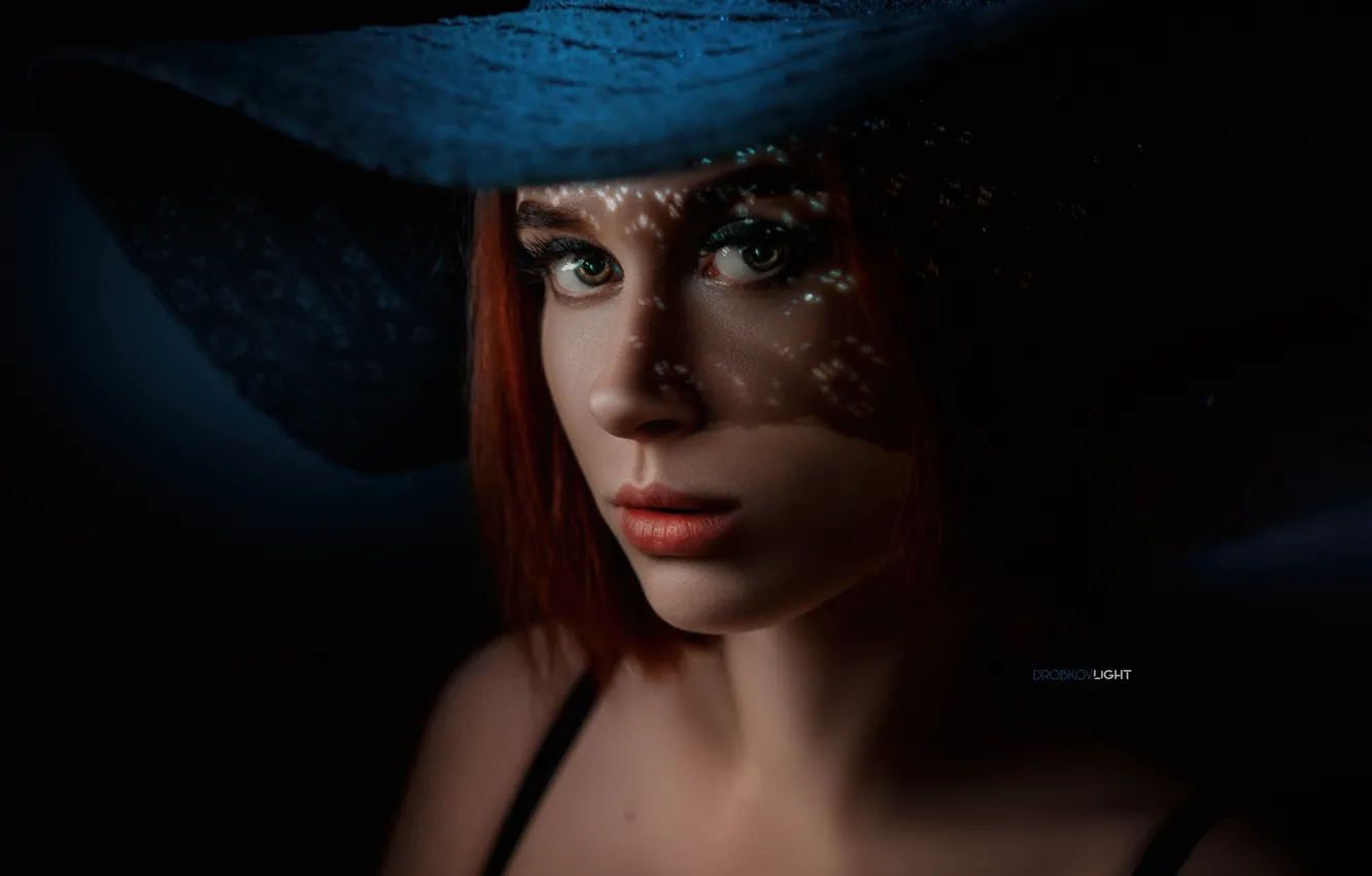 Фото обои глаза, взгляд, волосы, Девушка, шляпа, рыжая, плечи, Alexander Drobkov-Light
