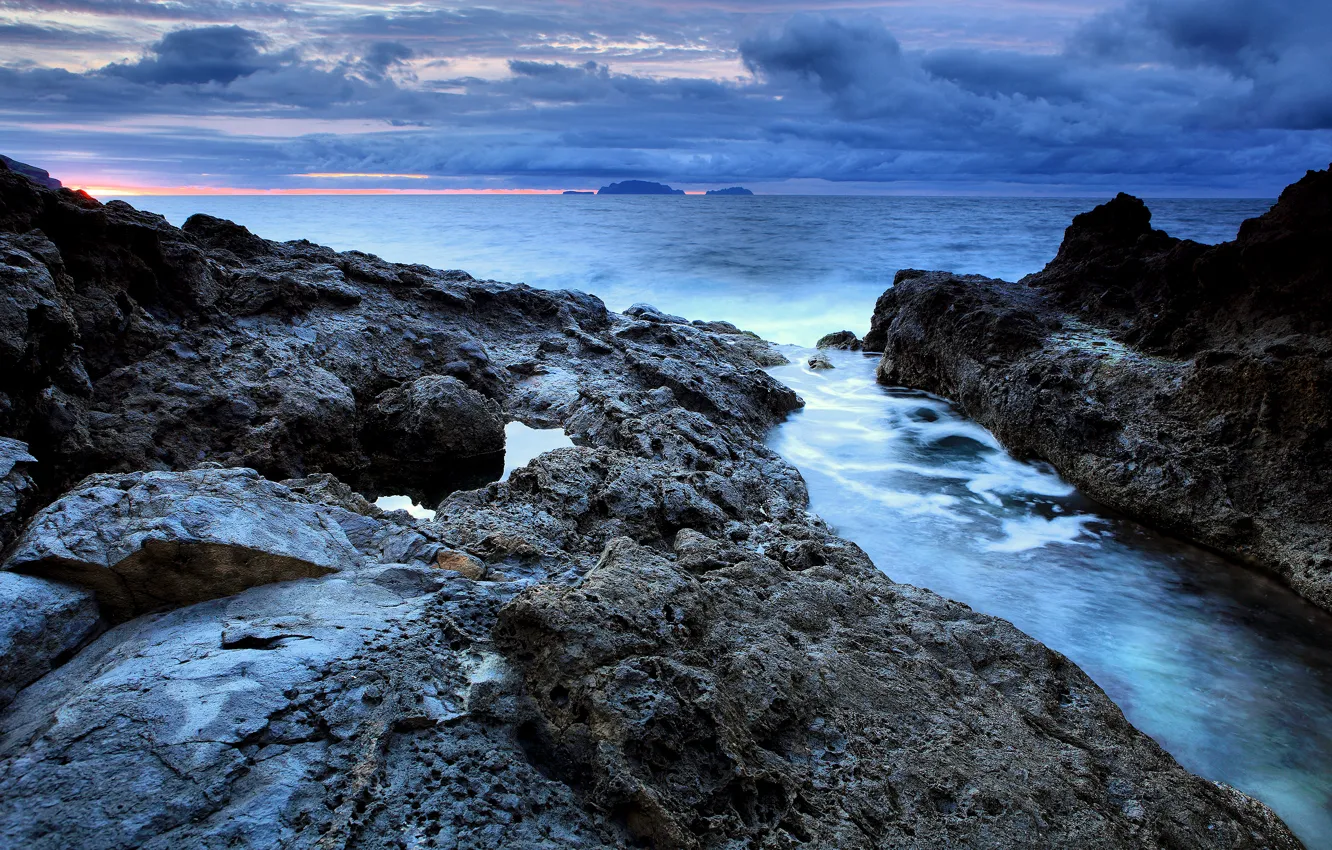 Фото обои море, небо, вода, острова, облака, скалы, Португалия, восход солнца