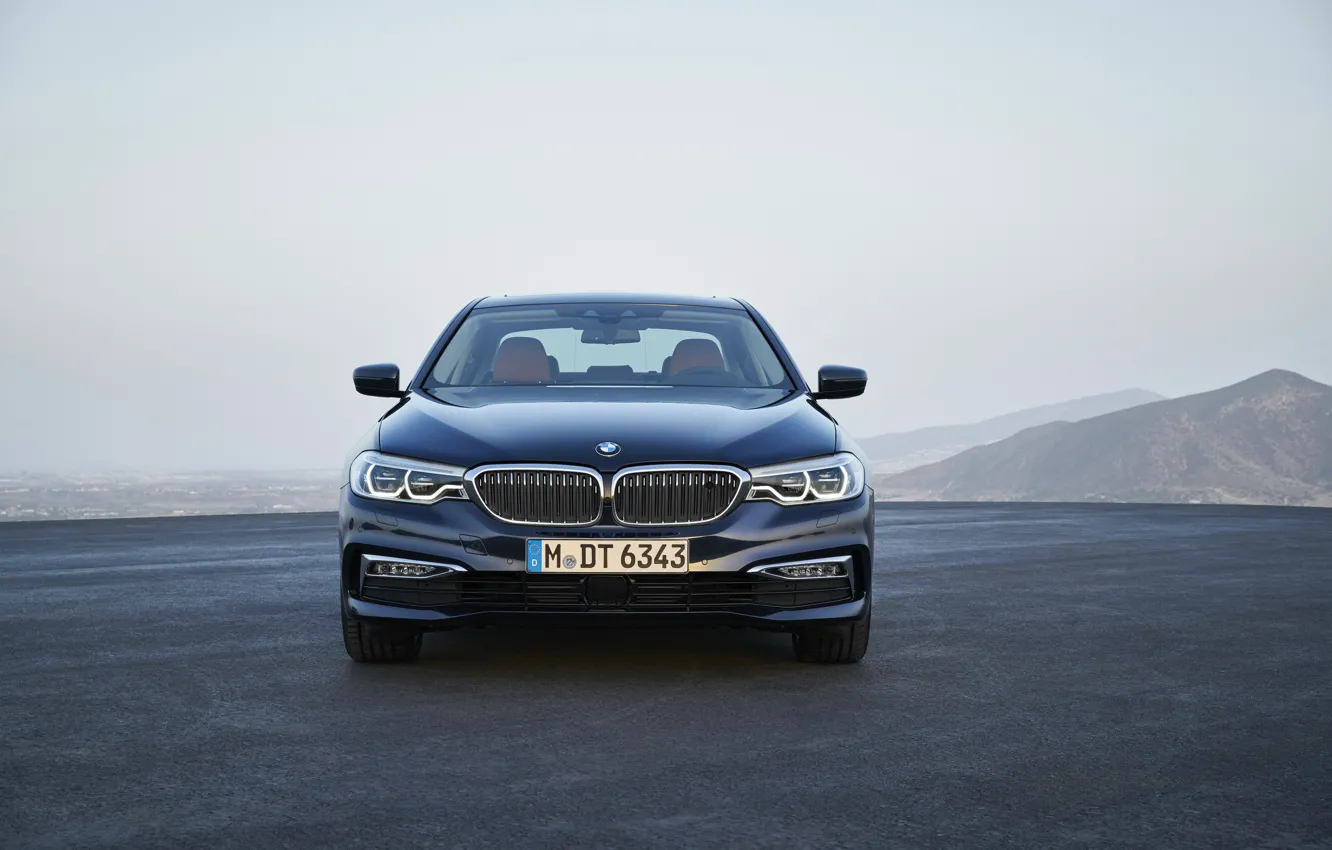 Фото обои небо, BMW, седан, вид спереди, xDrive, 530d, Luxury Line, 5er