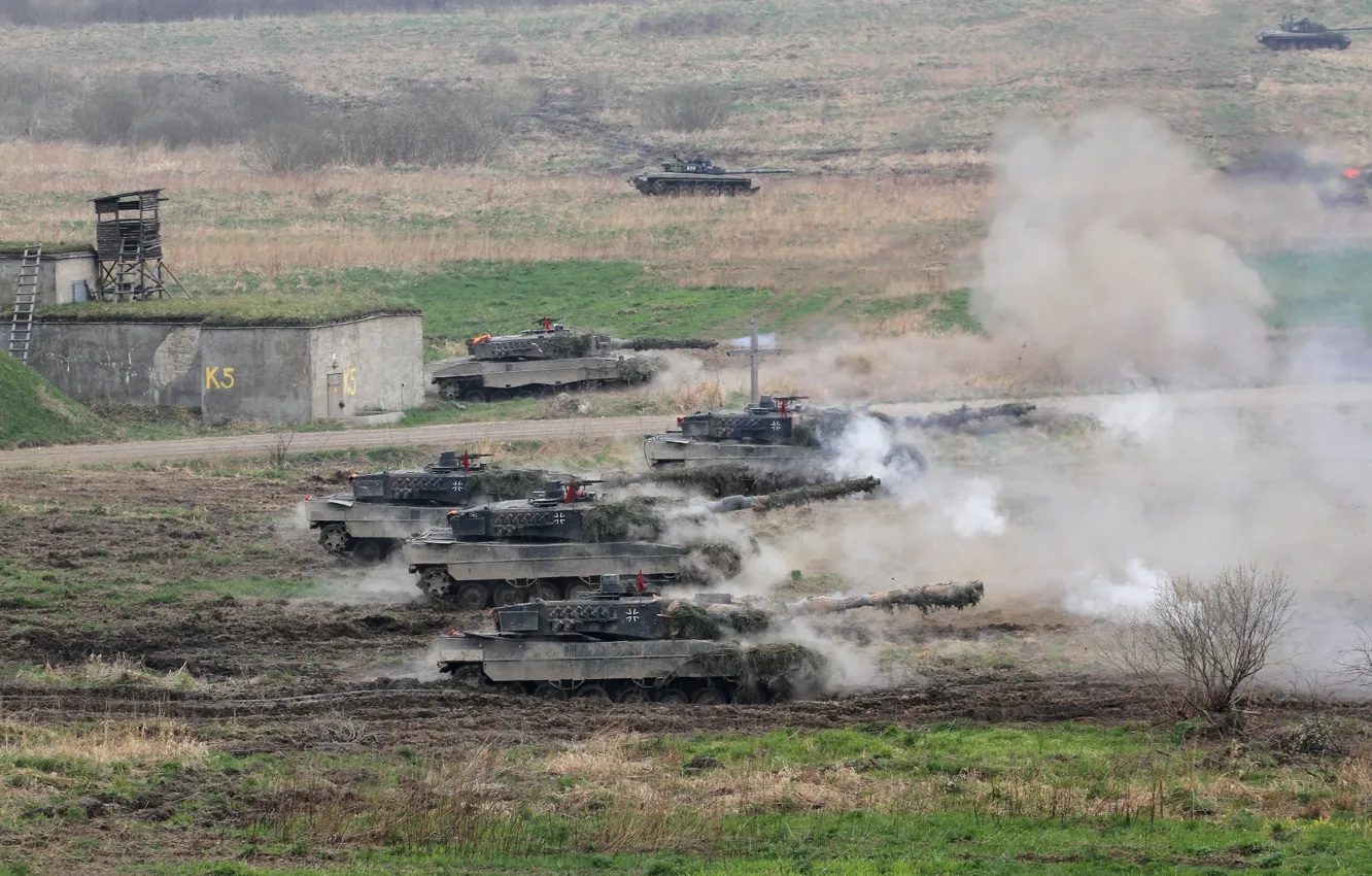 Фото обои поле, оружие, танки