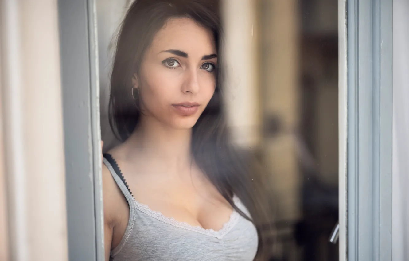 Фото обои взгляд, лицо, модель, окно, Nicole