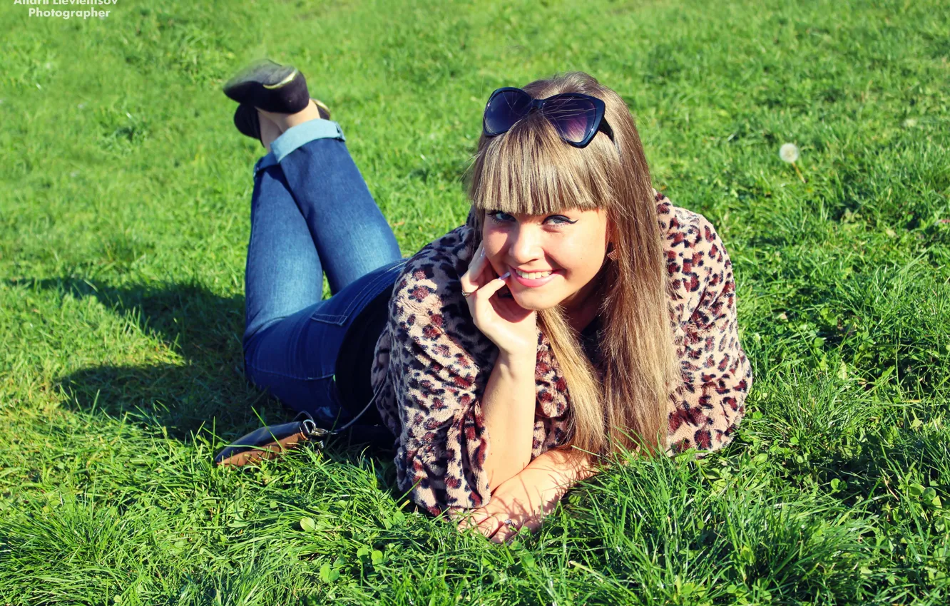 Фото обои поле, солнце, улыбка, позитив