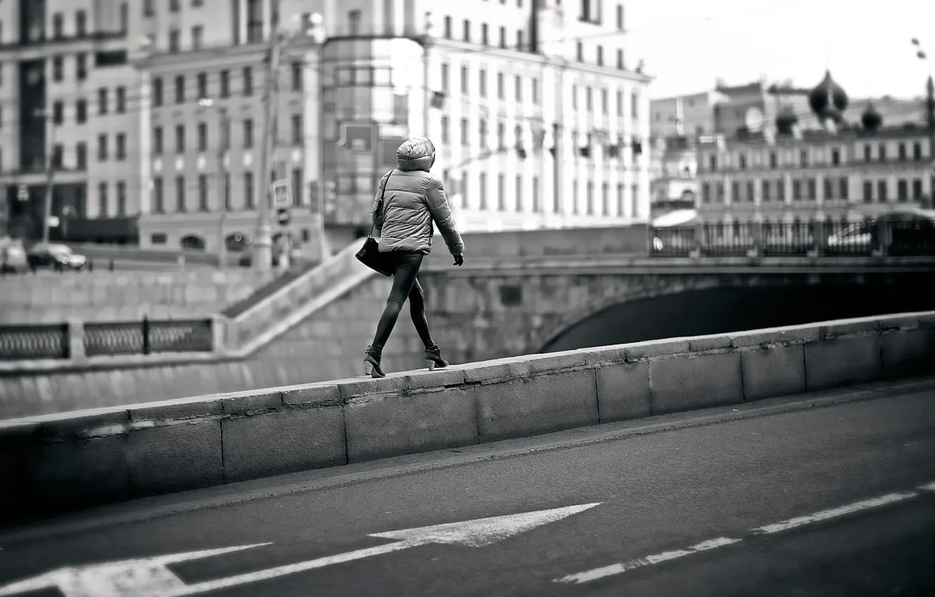 Фото обои девушка, город, Москва, походка, street walk