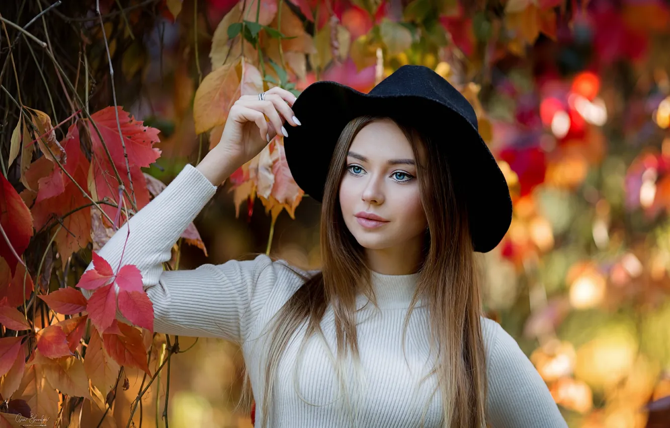 Фото обои осень, листья, девушка, шляпа, Полина Костюк, Анна Шувалова