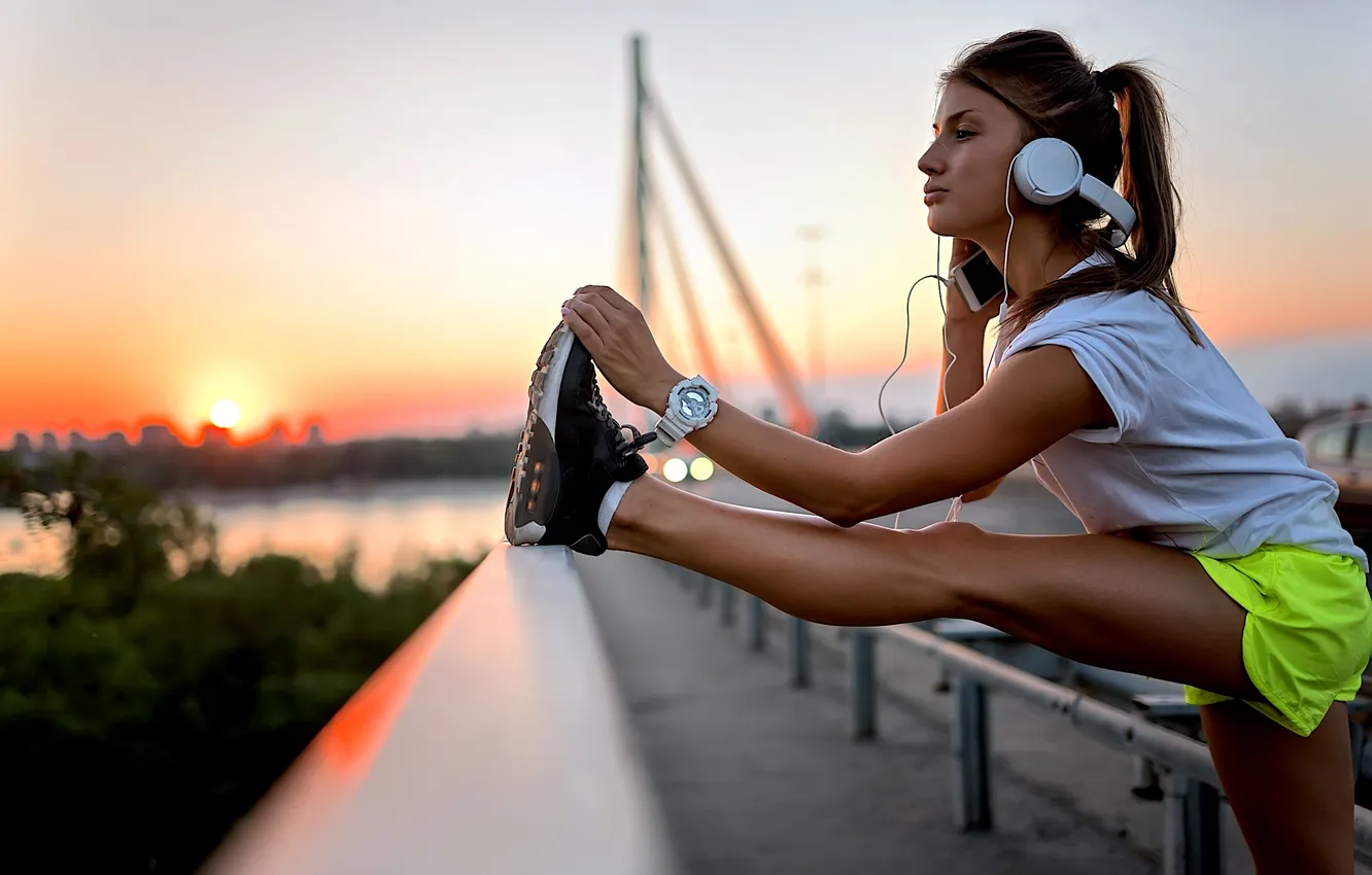 Фото обои sport, girl, ponytail, brunette, fitness, fitness model, headphone, tanned