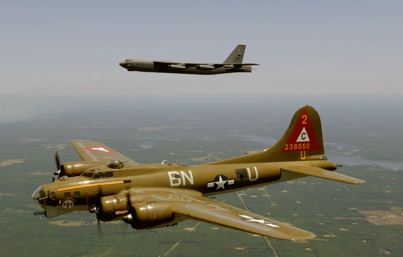 Фото обои полет, Boeing, бомбардировщик, стратегический, B-17, четырёхмоторный, тяжёлый, Flying Fortress