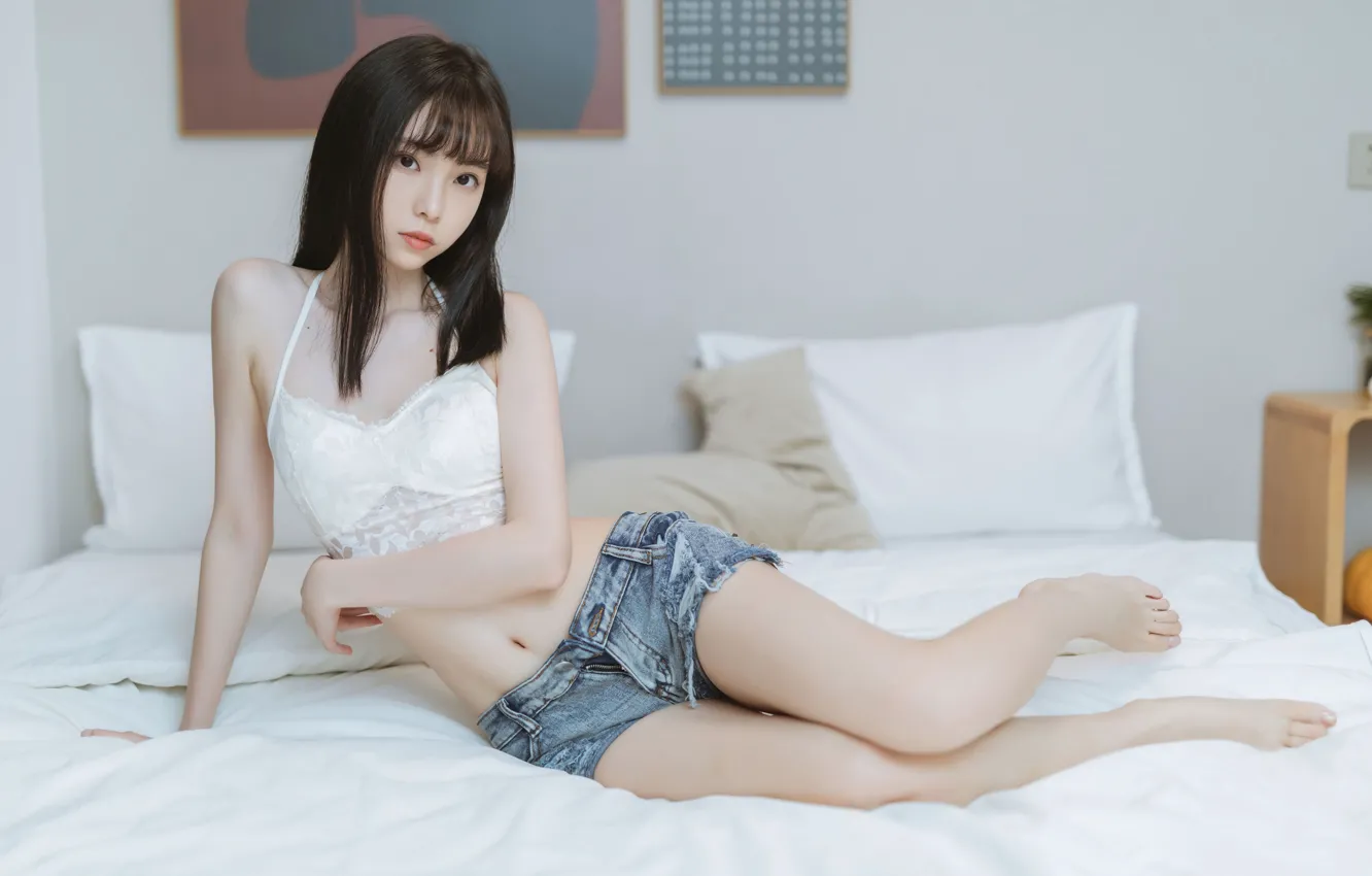 Фото обои Asian, model, women, short shorts, white tops, women indoors, Xu Lan
