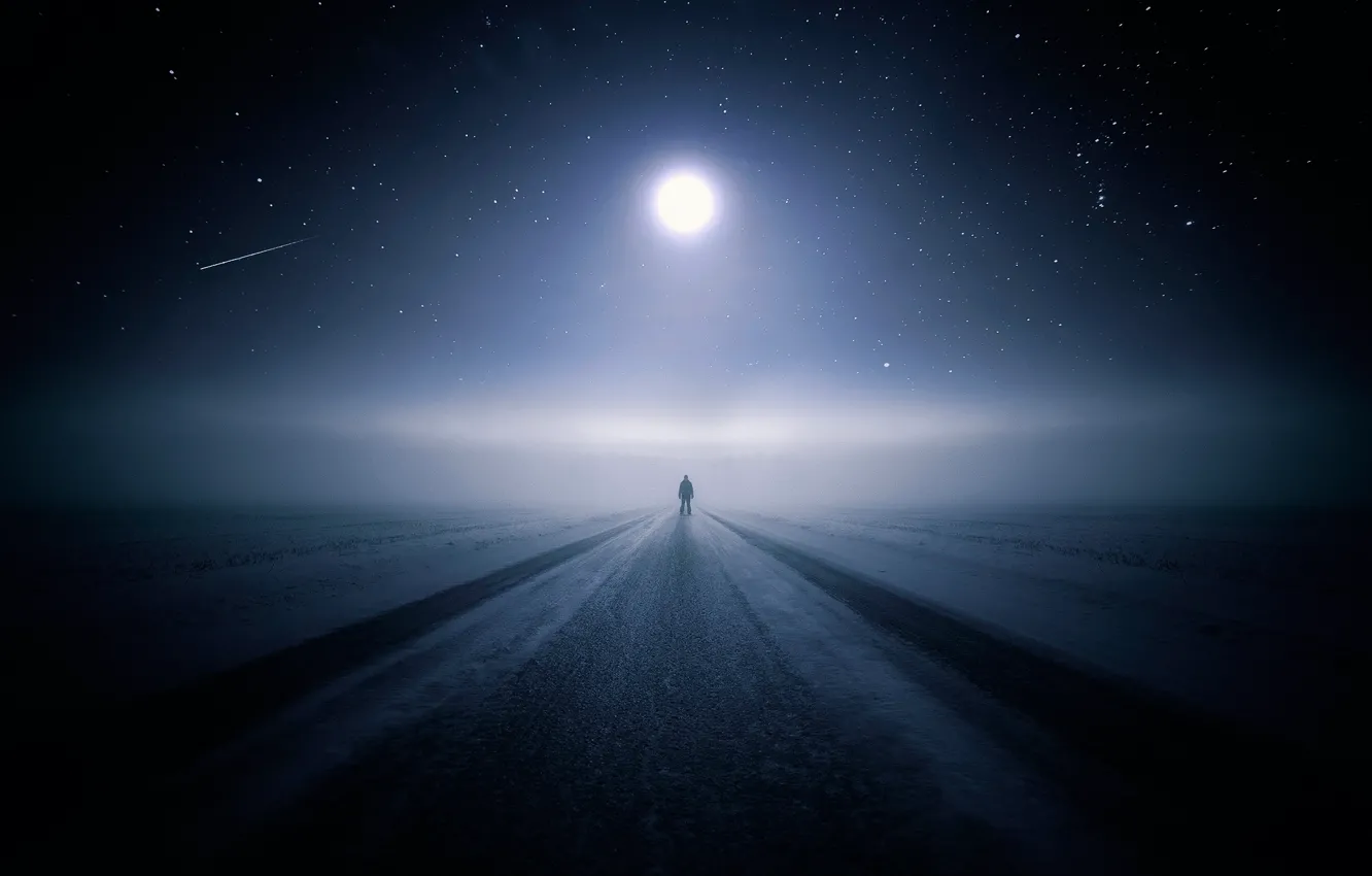 Фото обои зима, дорога, ночь, луна, человек, звёзды