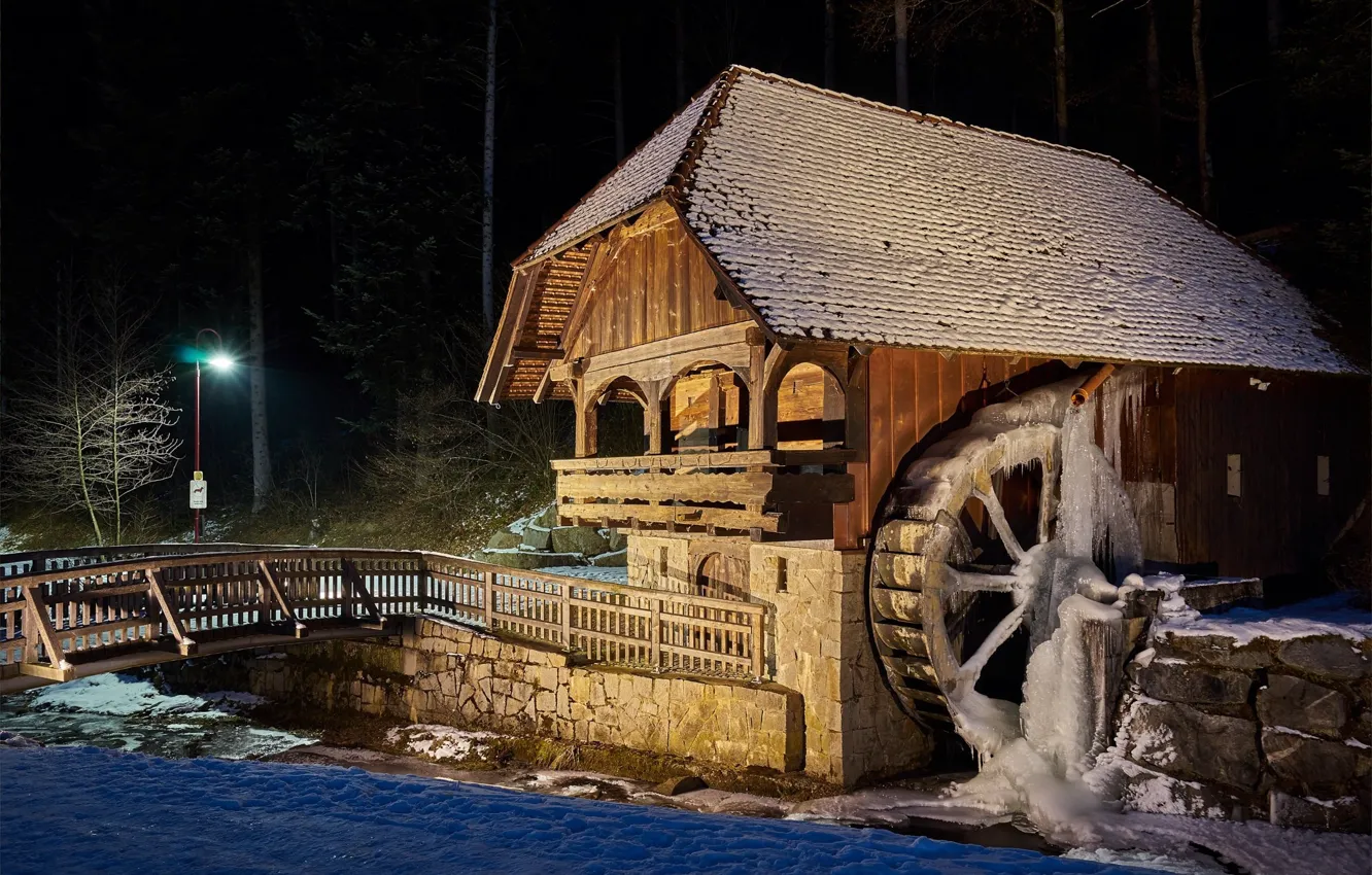Фото обои зима, лёд, колесо, мельница водяная