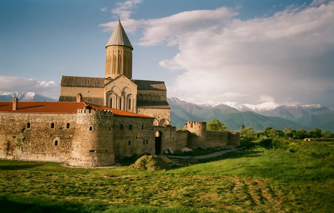 Фото обои горы, церковь, собор, Грузия, монастырь, Кавказ, Кахетия, Монастырь Алаверди