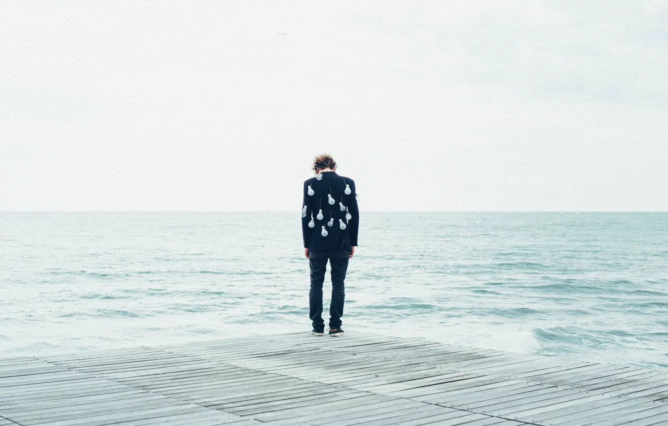 Фото обои sad, sea, ocean, seascape, man, pier, bulb jacket