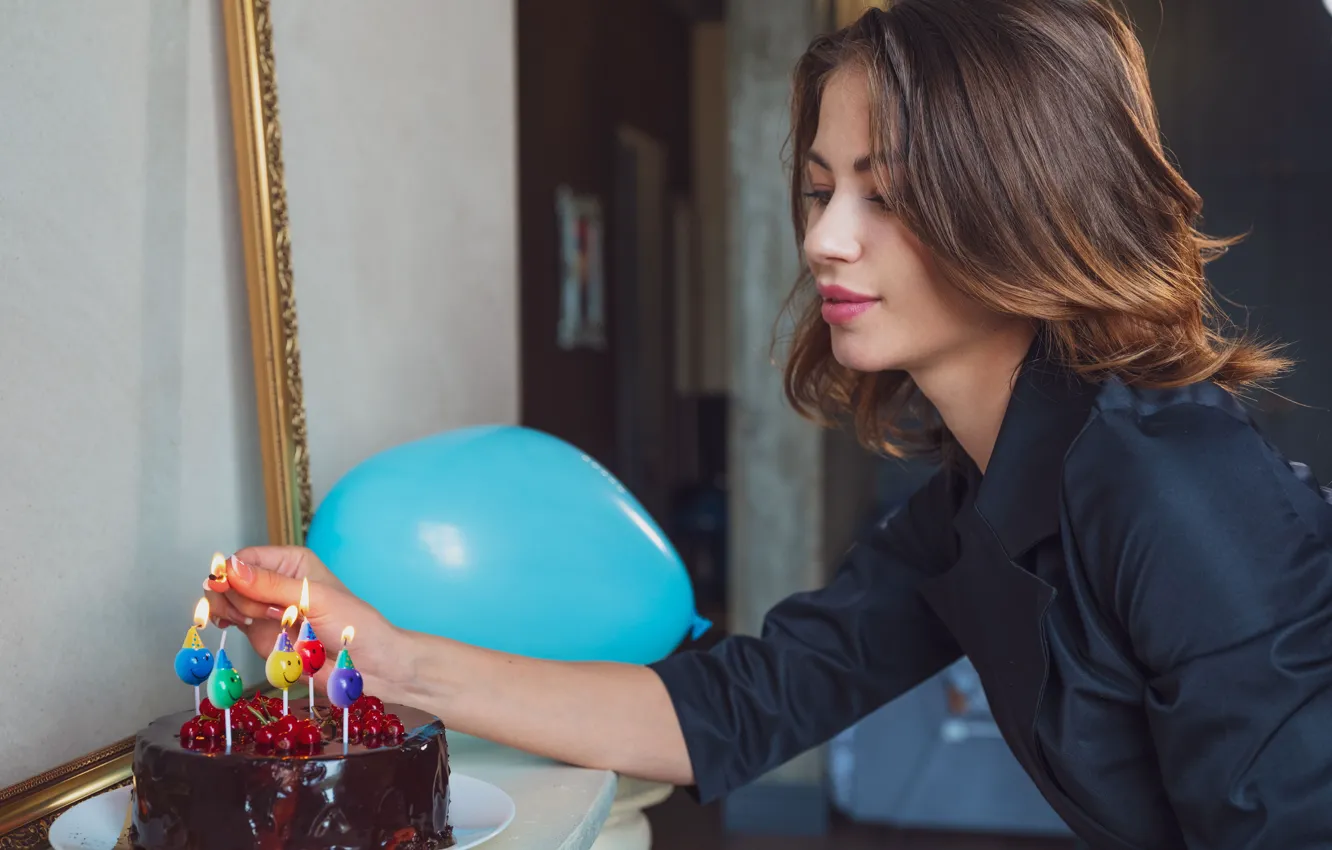 Фото обои cake, model, awesome, brunette, sexy woman, candles, gorgeous, photoshoot