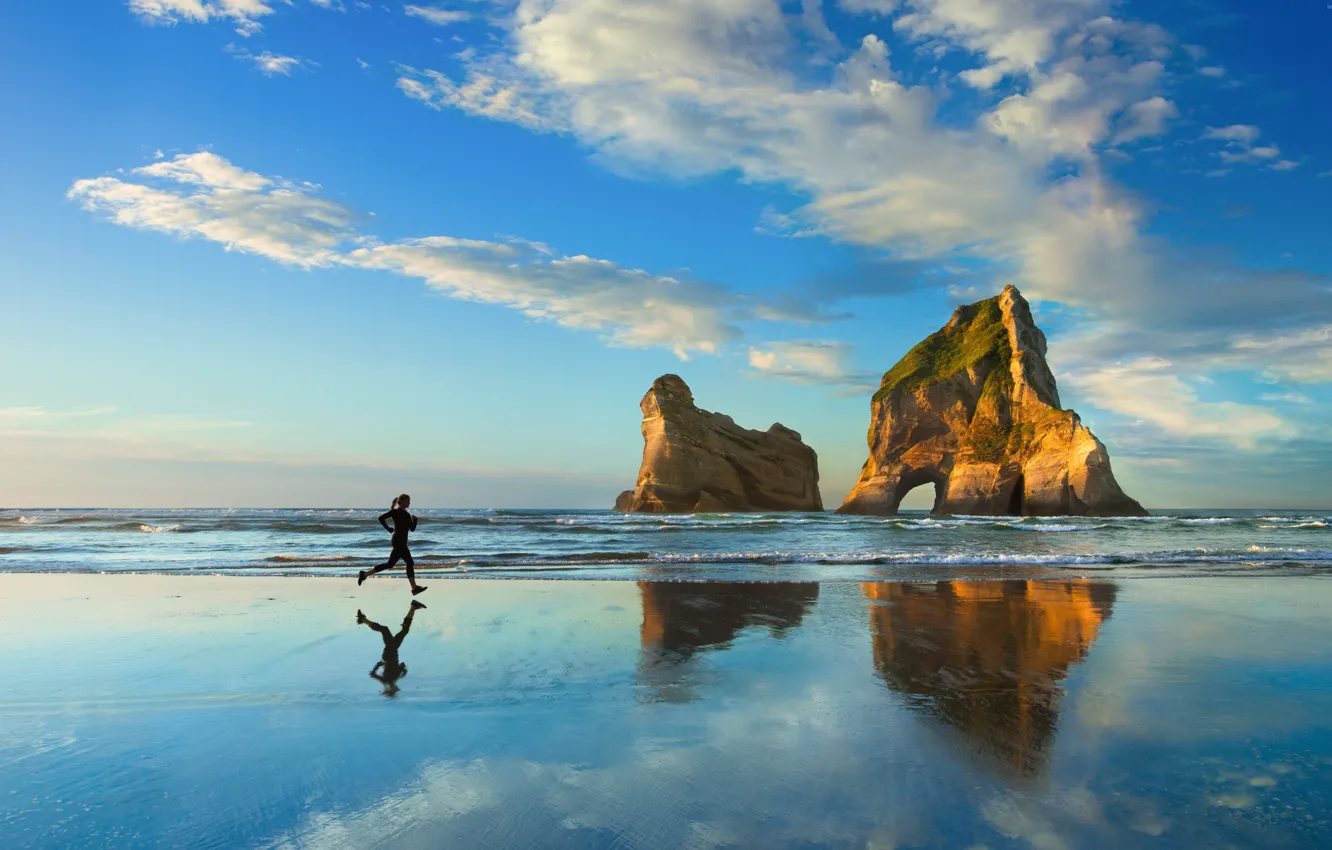 Фото обои побережье, спортсменка, бег., Windows 10