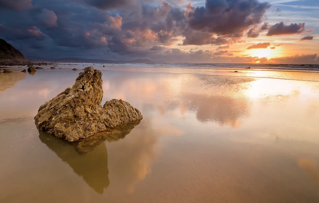 Фото обои песок, море, волны, небо, пейзаж, закат, природа, камни
