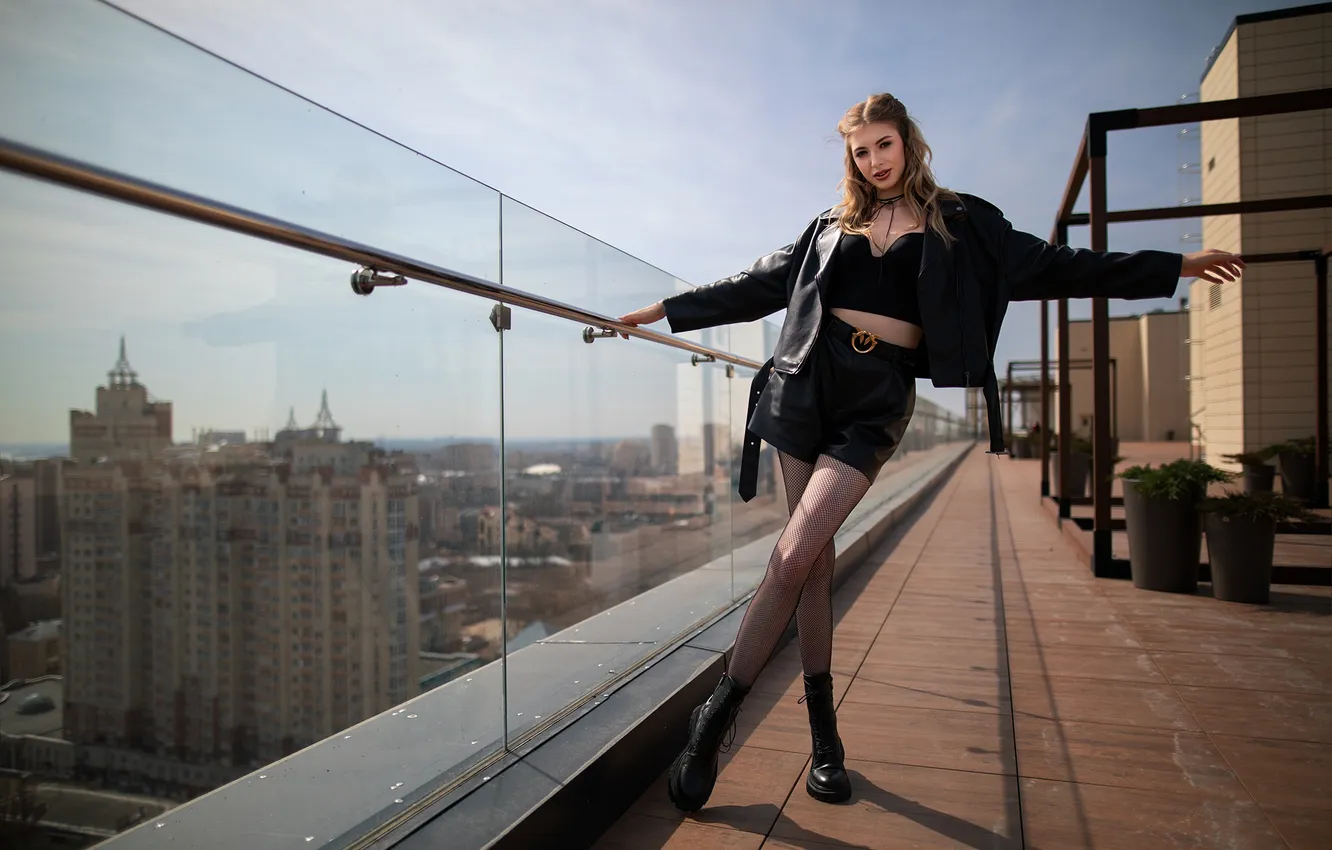 Фото обои девушка, поза, шорты, руки, куртка, колготки, ножки, сеточка