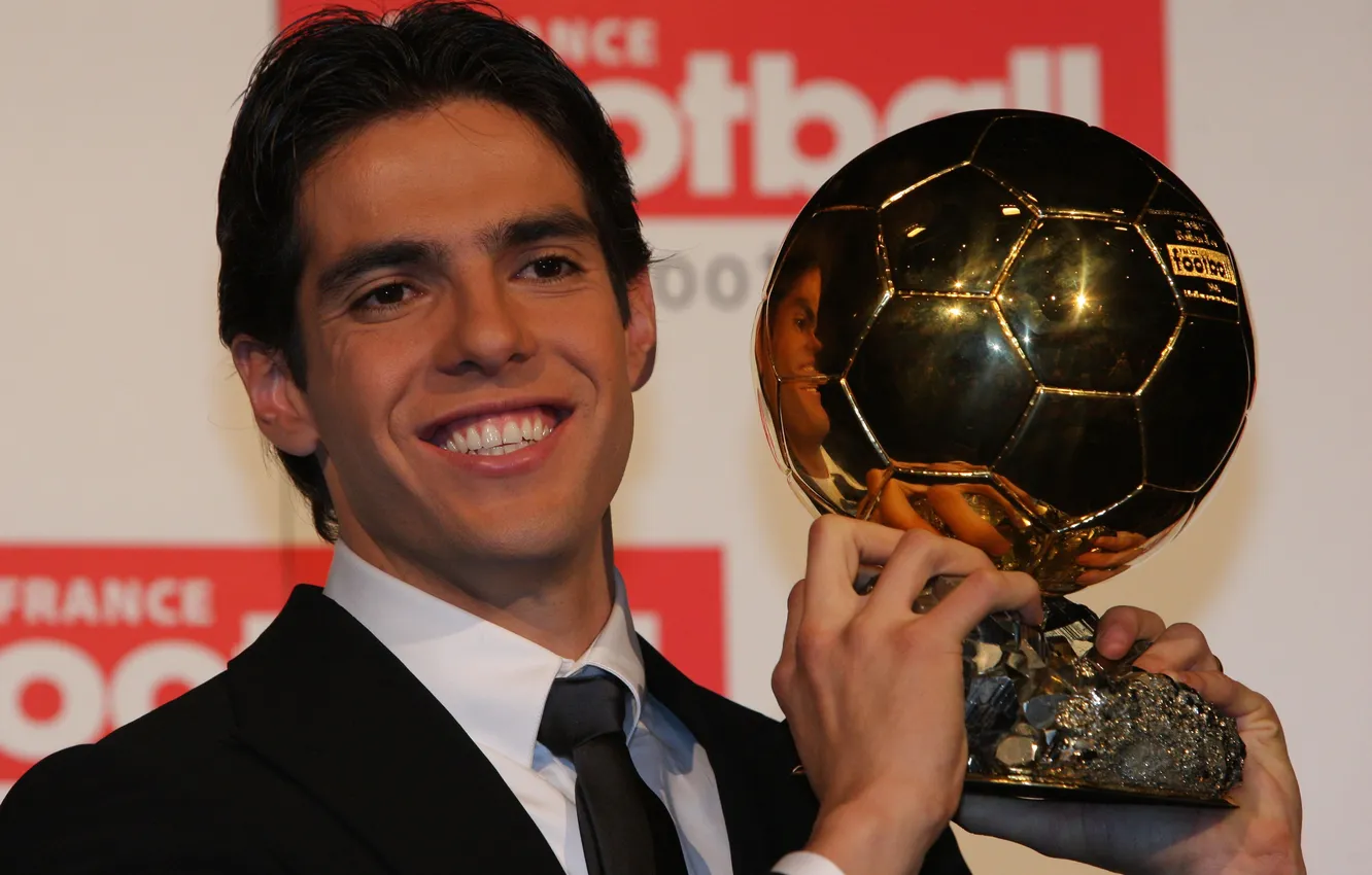 Фото обои Рикардо Кака, Ricardo Kaka, Золотой Мяч, Ballon d'Or