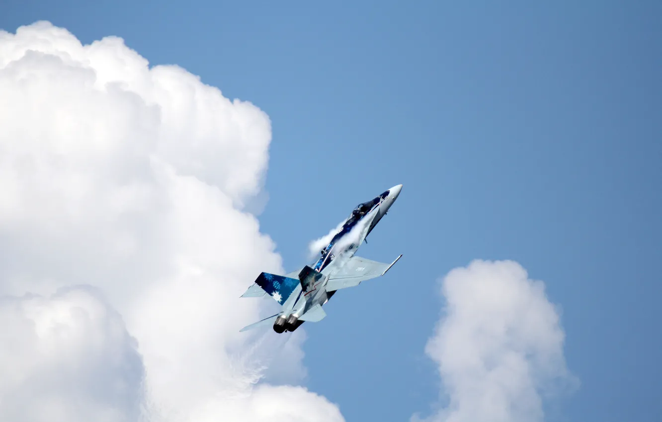 Фото обои облака, истребитель, полёт, многоцелевой, Hornet, CF-18