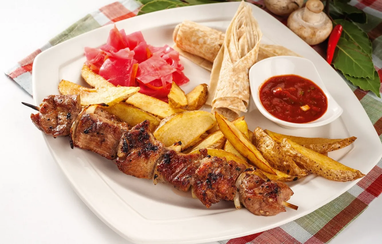 Фото обои мясо, кетчуп, шашлык, картофель, лаваш
