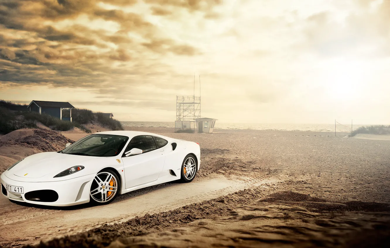 Фото обои песок, пляж, белая, Ferrari, white, феррари, блик, front