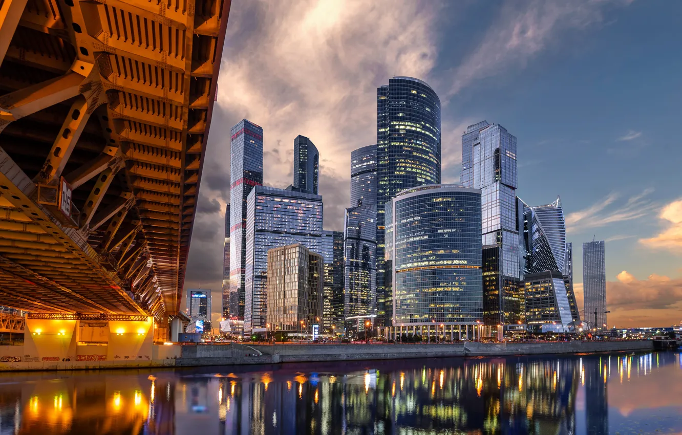Фото обои ночь, мост, город, река, здания, освещение, Москва, небоскрёбы