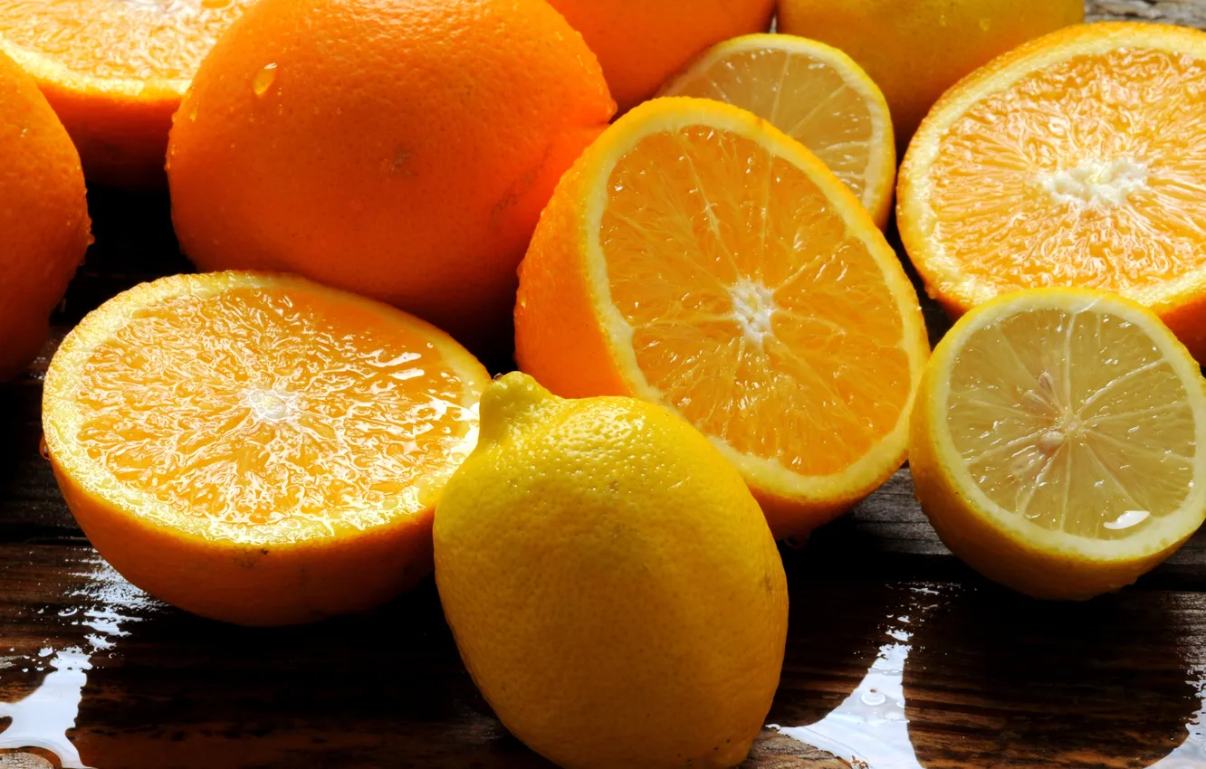 Фото обои вода, капли, стол, апельсины, фрукты, цитрусы, лимоны