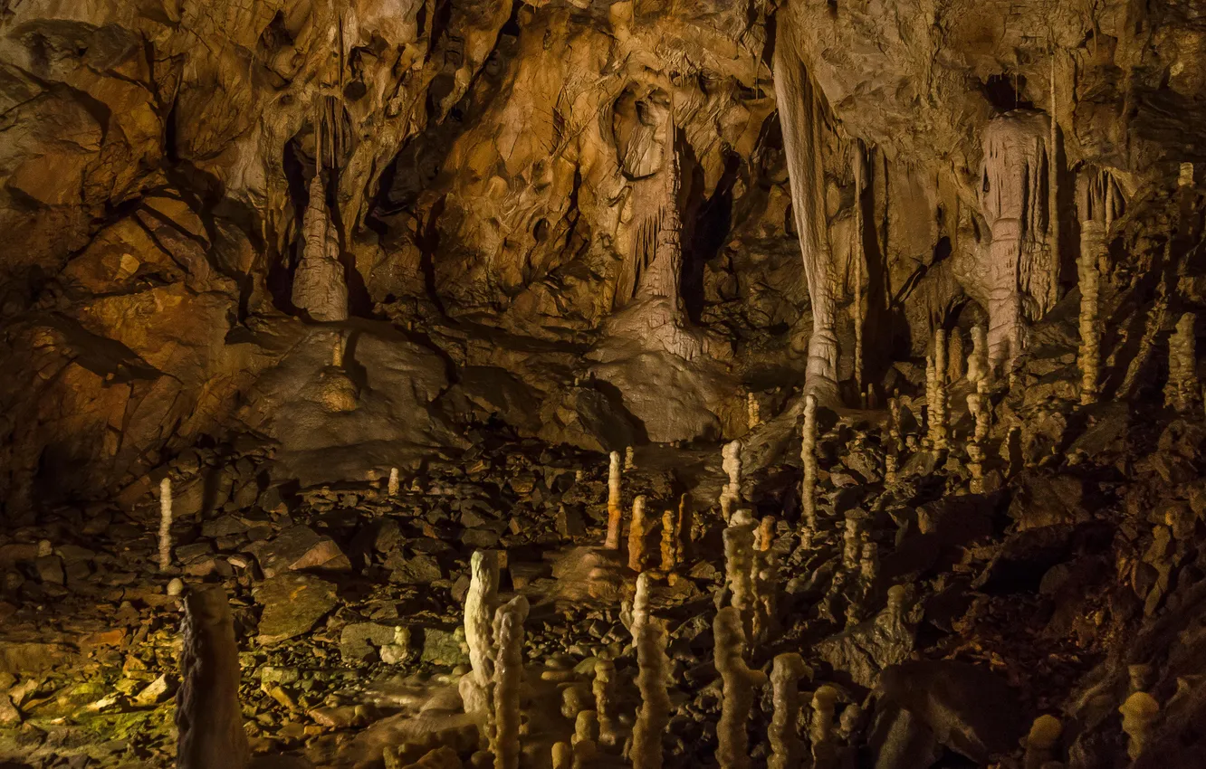 Фото обои свет, камни, пещера, сталлагмиты, сталлактиты