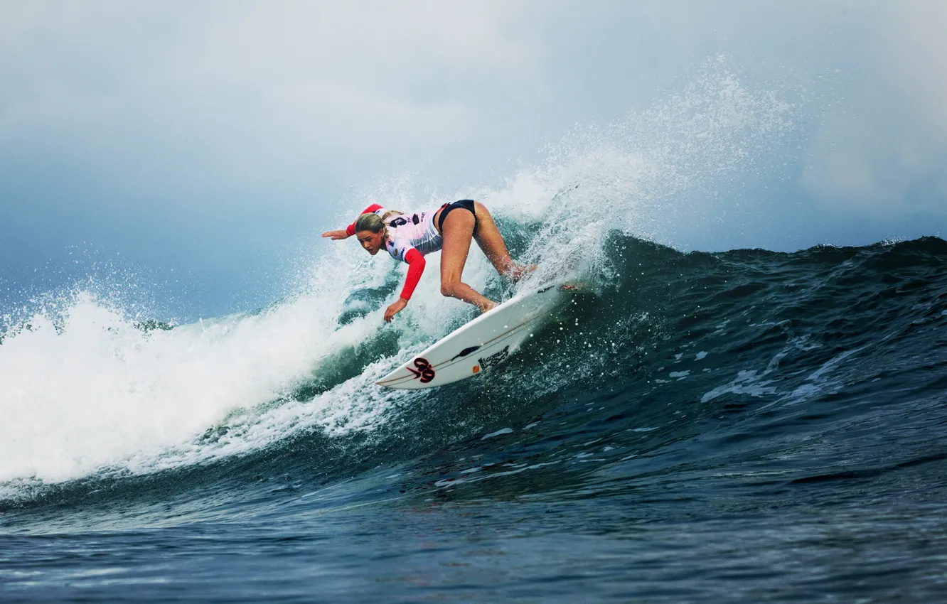 Фото обои девушка, спорт, волна, surfing, Laura Enever, серфигг
