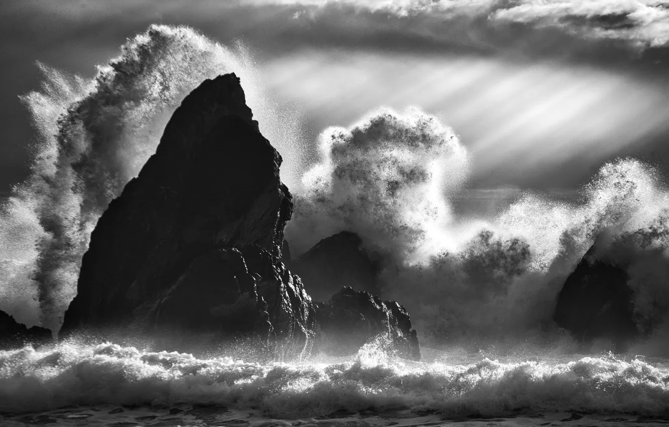 Фото обои волны, лучи, брызги, шторм, скалы, waves, storm, rocks