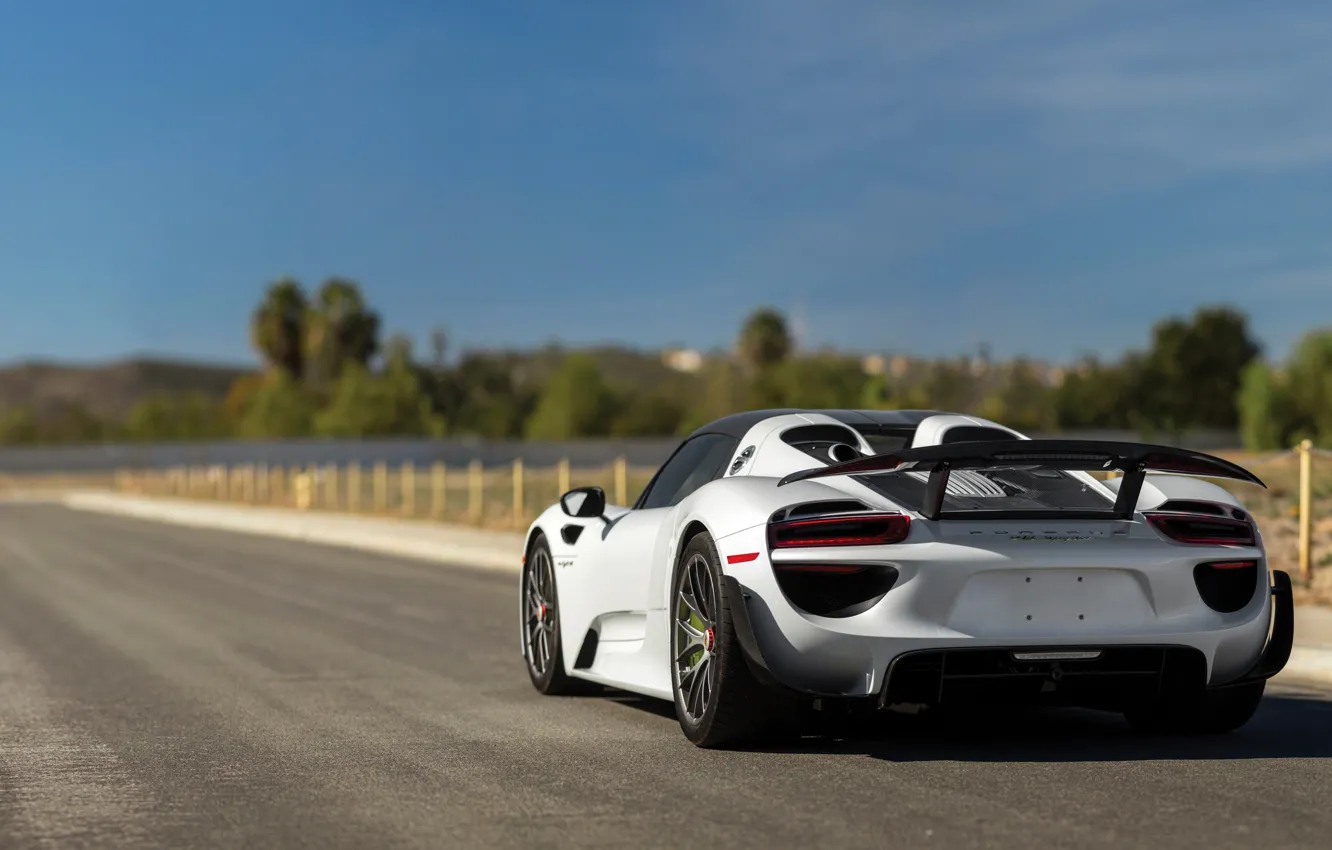 Фото обои Porsche, white, 918, Porsche 918 Spyder Weissach Package