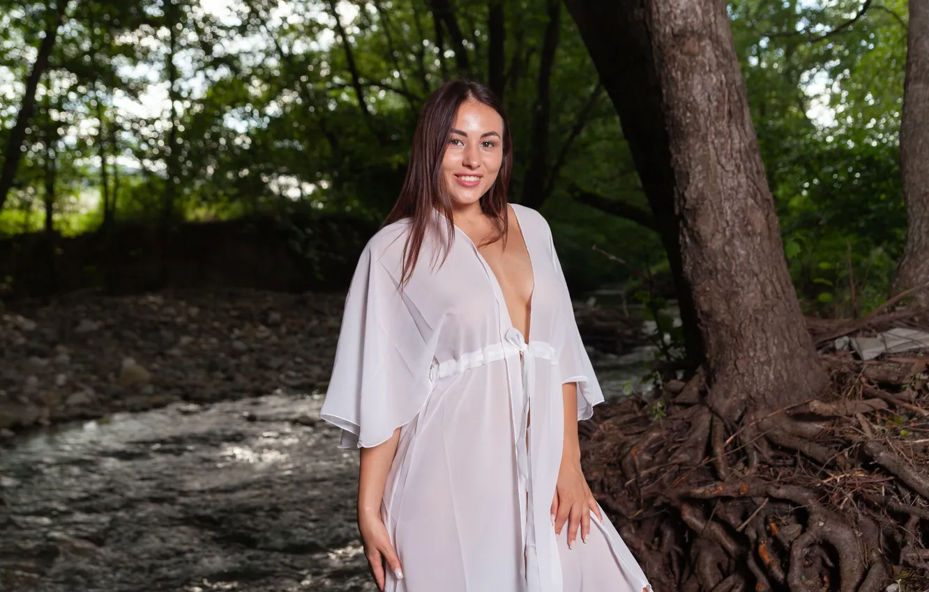Фото обои forest, cleavage, trees, nature, brunette, gorgeous, stream, posing