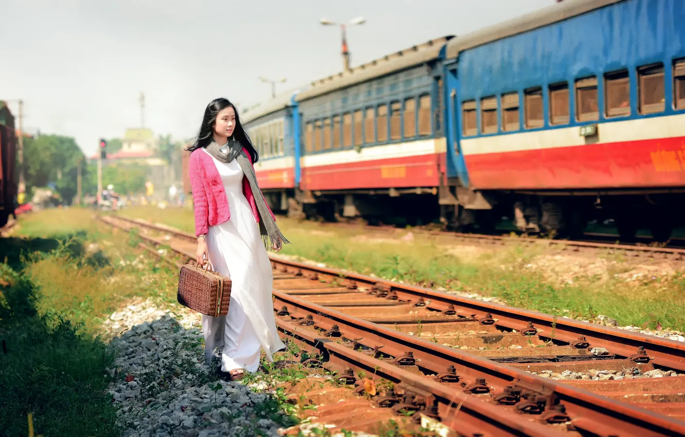 Фото обои девушка, поезд, железная дорога, восточная