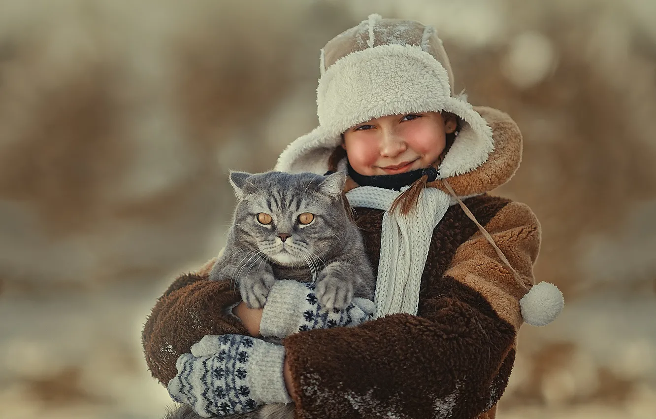 Фото обои зима, кот, животное, шапка, девочка, шуба, котяра, варежки