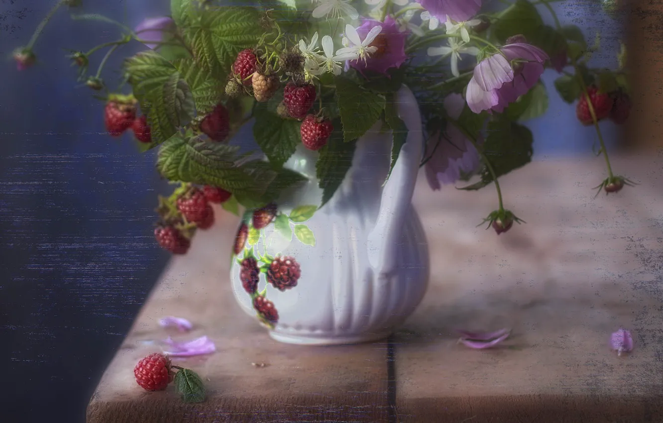 Фото обои ягоды, малина, кувшин, натюрморт