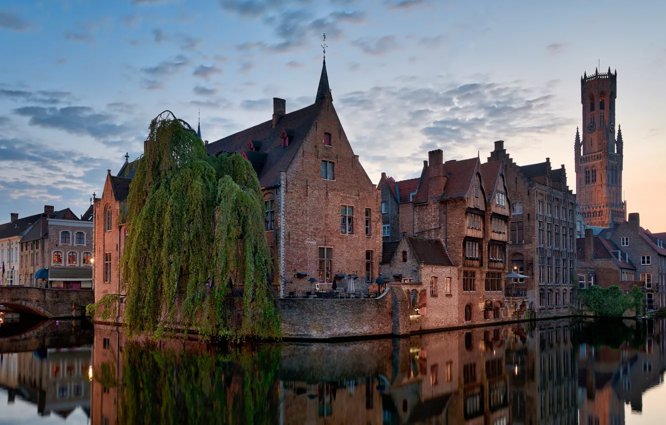 Фото обои город, отражение, дерево, здания, дома, вечер, канал, Бельгия