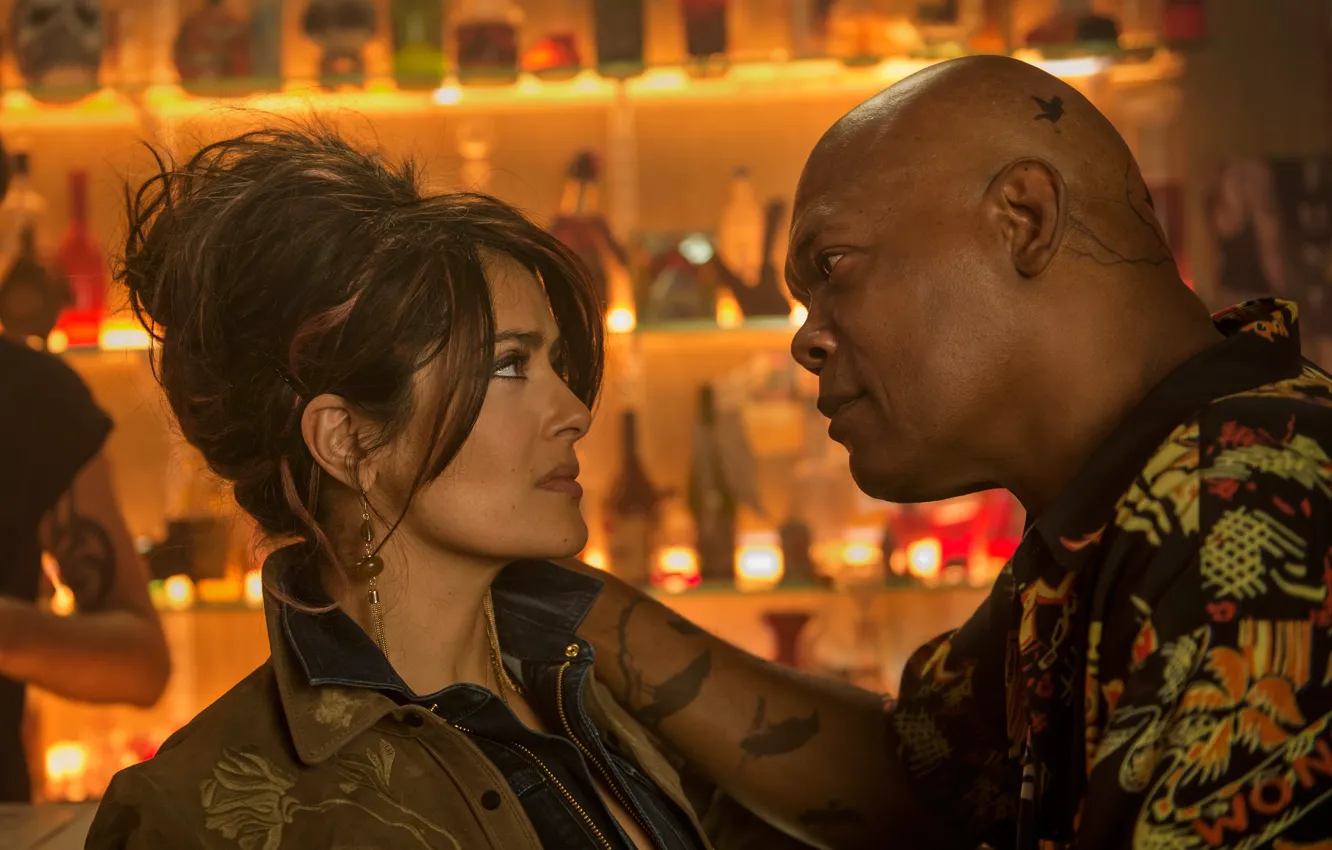 Фото обои кадр, Сальма Хайек, Salma Hayek, Samuel L. Jackson, Сэмюэл Л. Джексон, The Hitman's Bodyguard, Телохранитель …