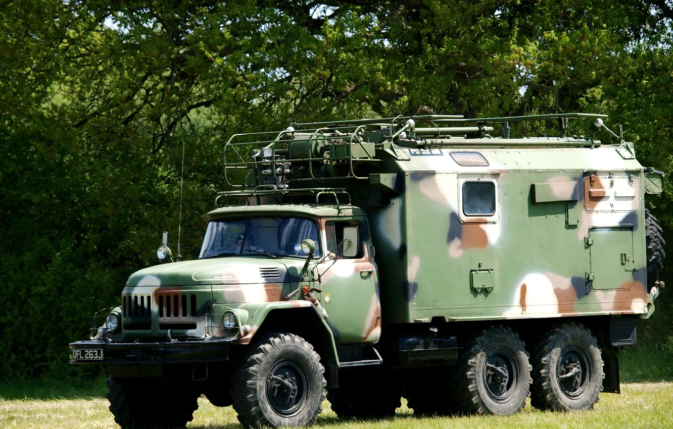 Фото обои камуфляж, автомобиль, раскраска, грузовой, советский, повышенной проходимости, военный вариант, ЗИЛ-131 с будкой