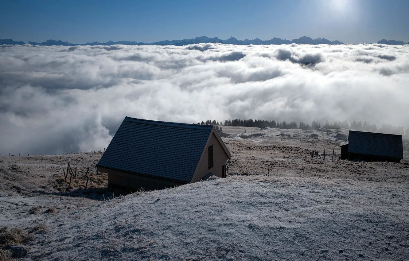 Фото обои горы, туман, дом, утро