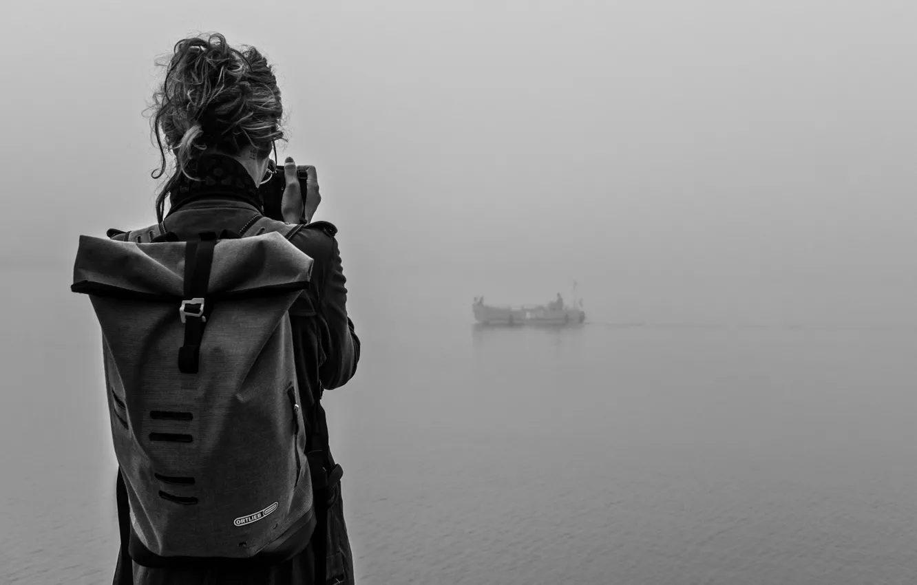 Фото обои girl, photo, lake, fog, boat, mist, adventure, traveling