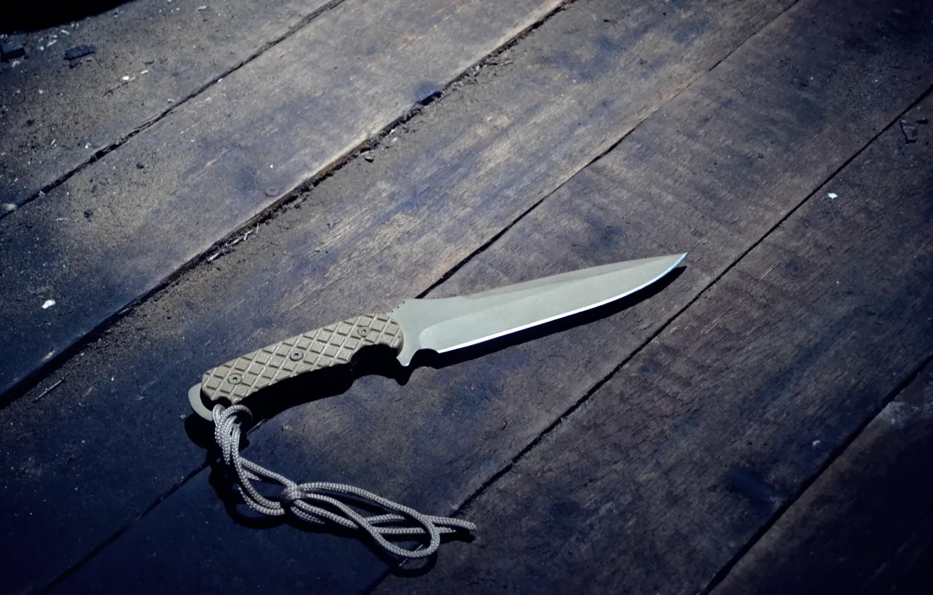 Фото обои деревья, лезвие, нож, боевой, рукоять