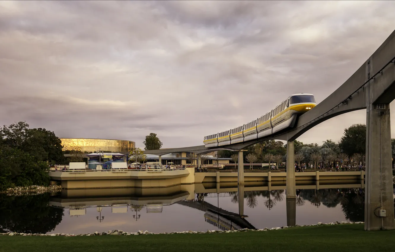 Фото обои мост, озеро, поезд, Диснейленд, photo, photographer, Disneyland, парк развлечений