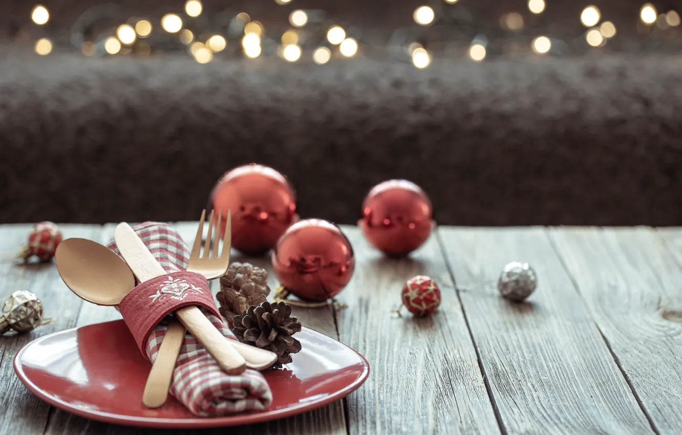 Фото обои шарики, доски, тарелка, Рождество, ложка, нож, Новый год, вилка