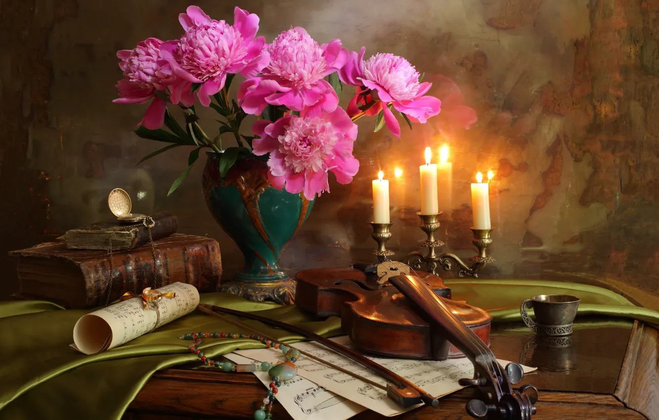 Фото обои ноты, скрипка, часы, букет, свечи, ожерелье, книга, смычок