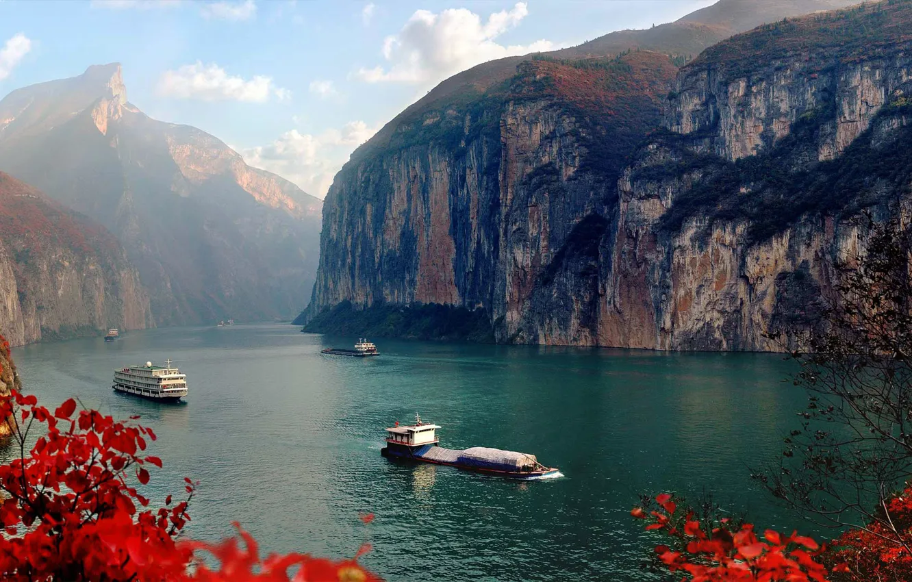 Фото обои осень, листья, река, скалы, корабль, Китай, Янцзы, Три ущелья