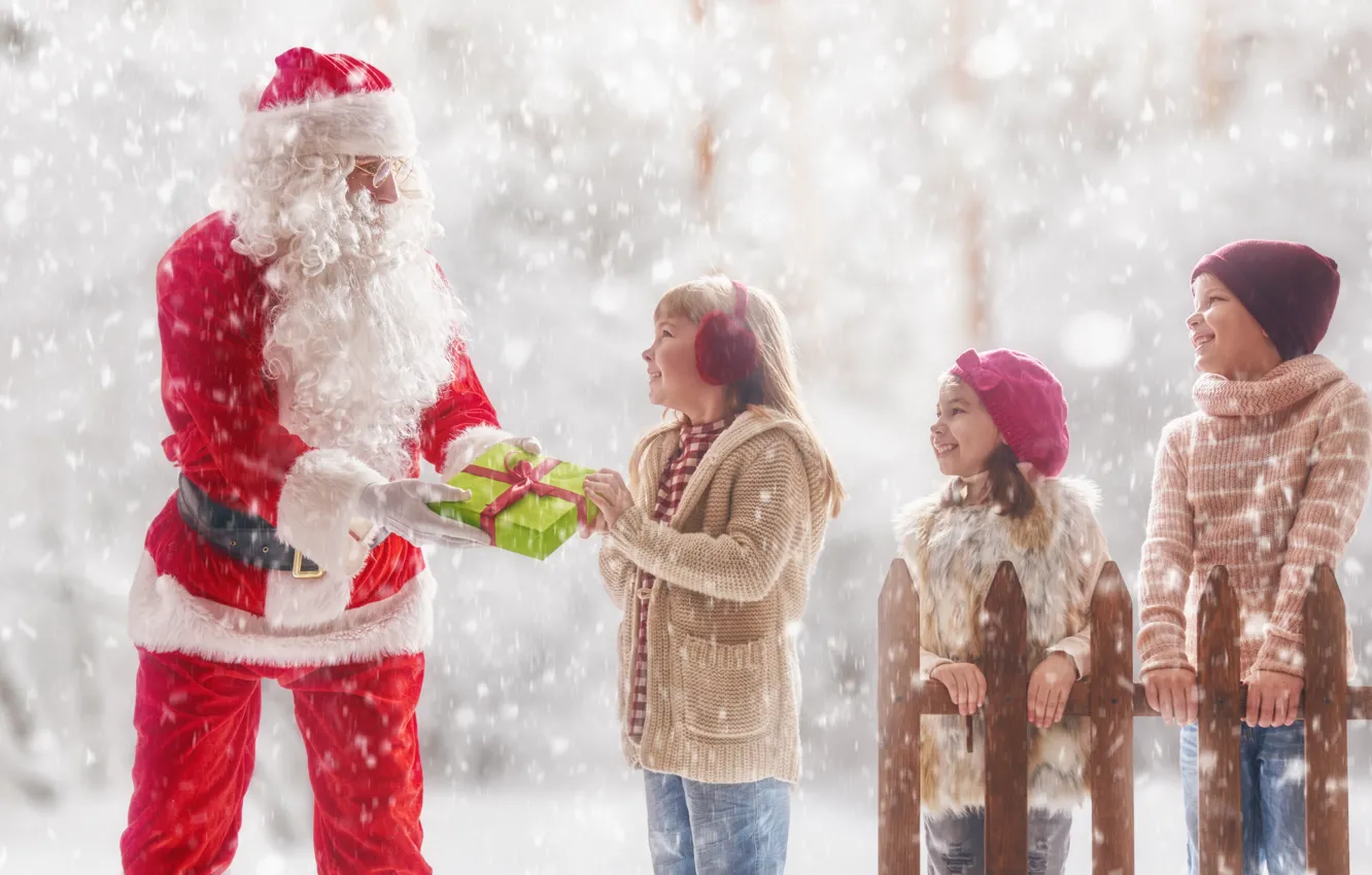 Фото обои зима, снег, дети, праздник, новый год, Санта Клаус