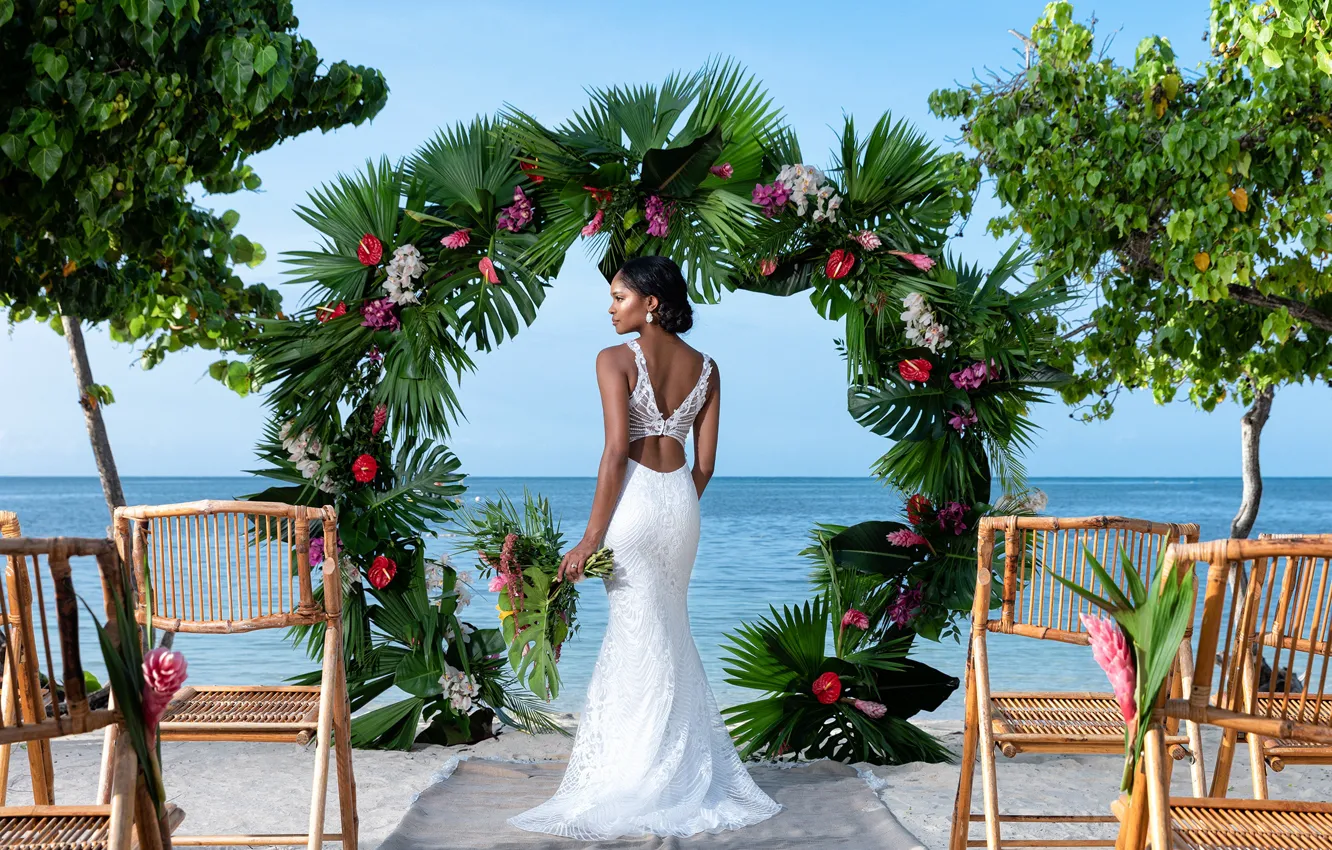 Фото обои девушка, цветы, поза, океан, фигура, невеста, свадебное платье, Константин Силаев