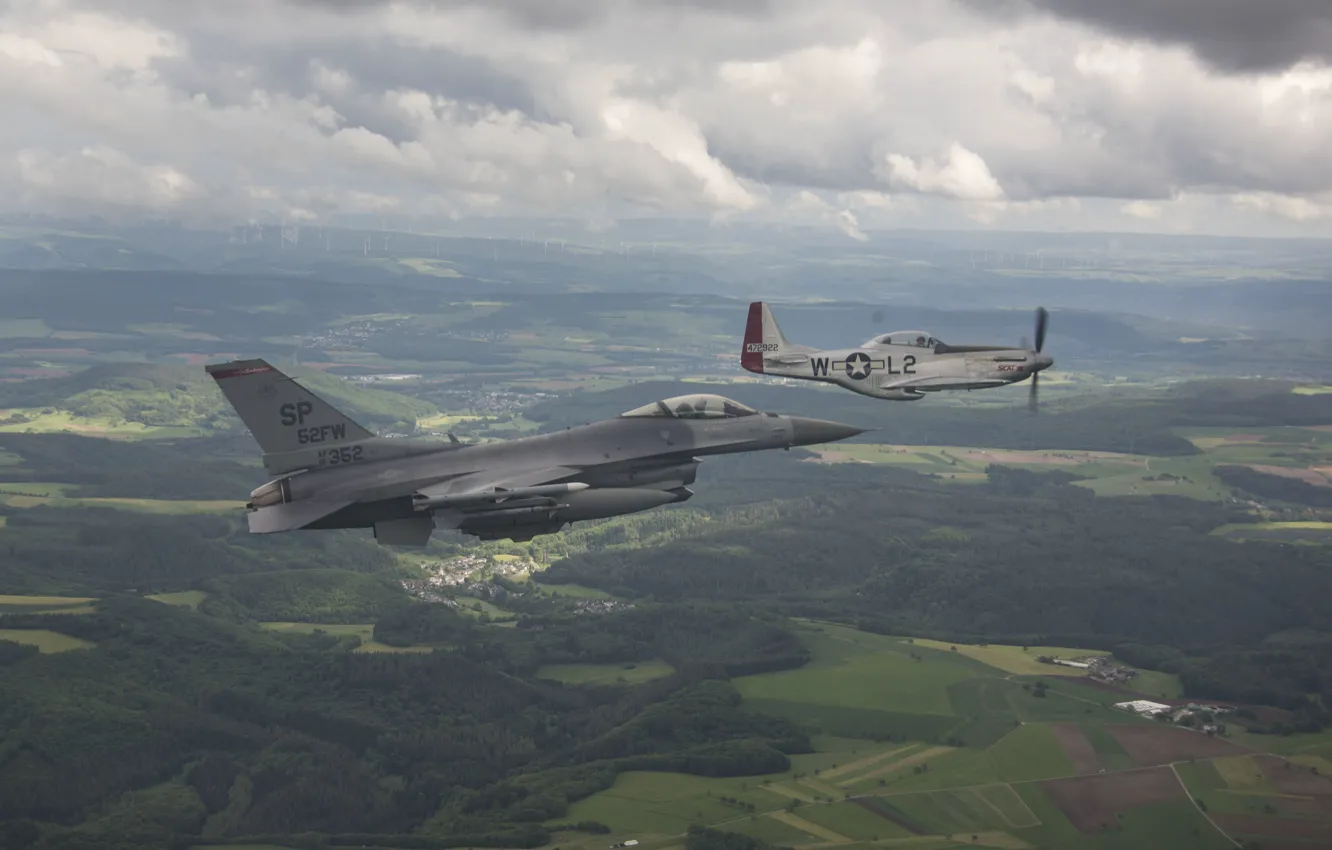 Фото обои ВВС США, General Dynamics F-16 Fighting Falcon, North American P-51 Mustang, истребитель четвёртого поколения, американский …