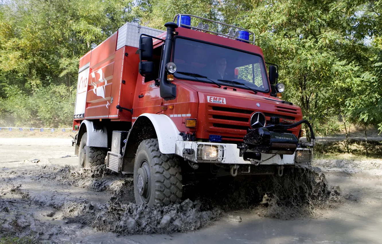 Фото обои Mercedes-Benz, грязь, грузовик, Unimog, U5000