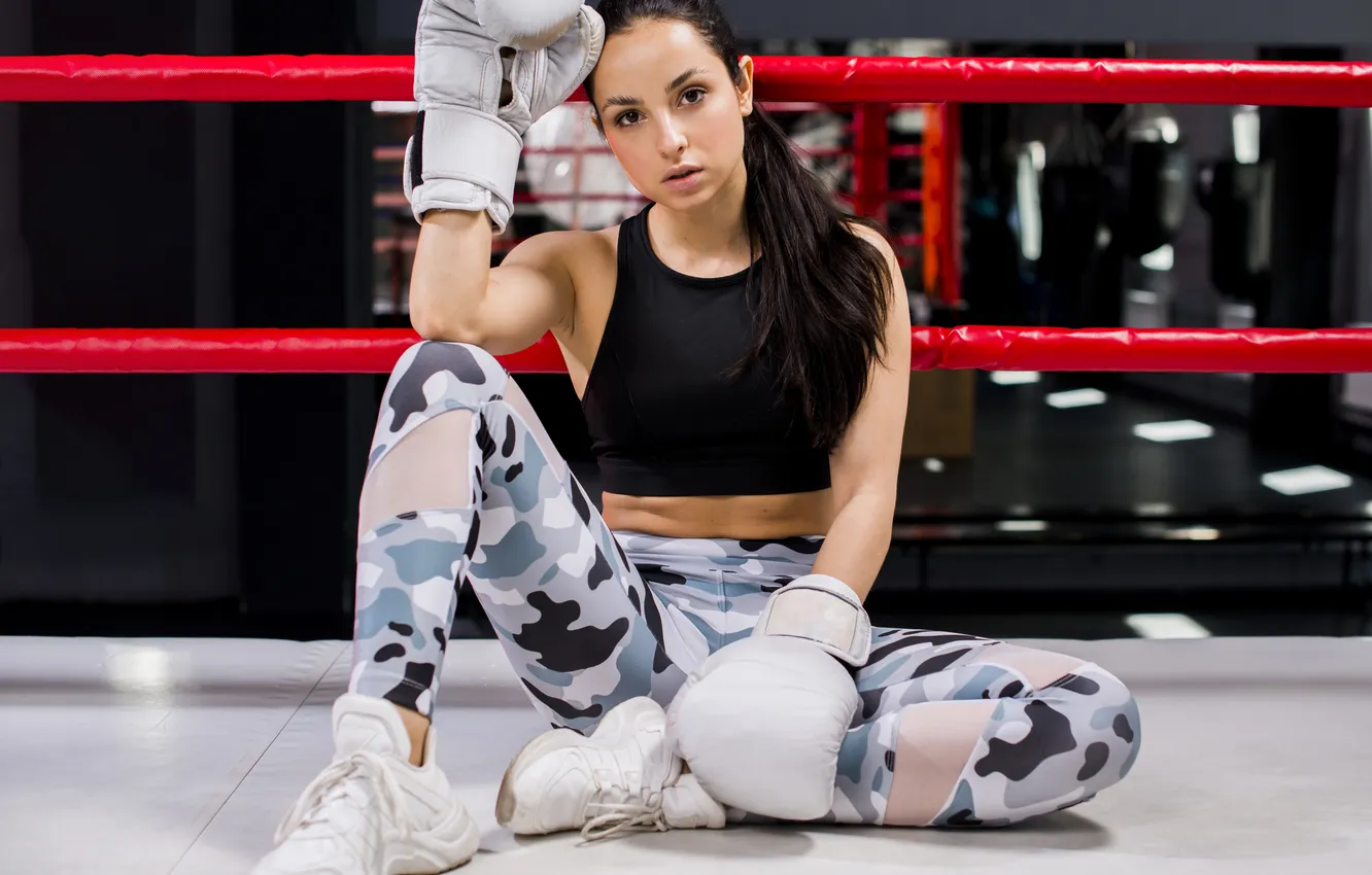 Фото обои girl, posing, gym, boxer