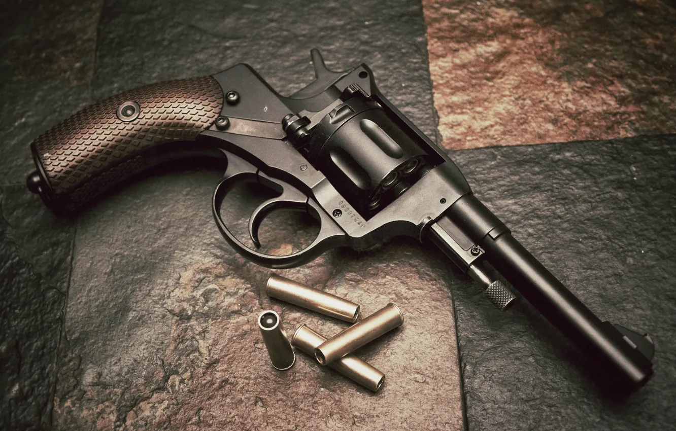 Фото обои оружие, патроны, револьвер, наган, Nagant