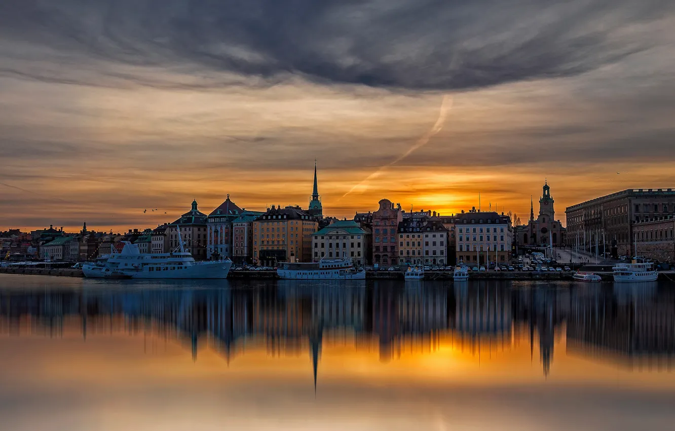 Фото обои закат, река, дома, корабли, вечер, Стокгольм, Швеция, катера